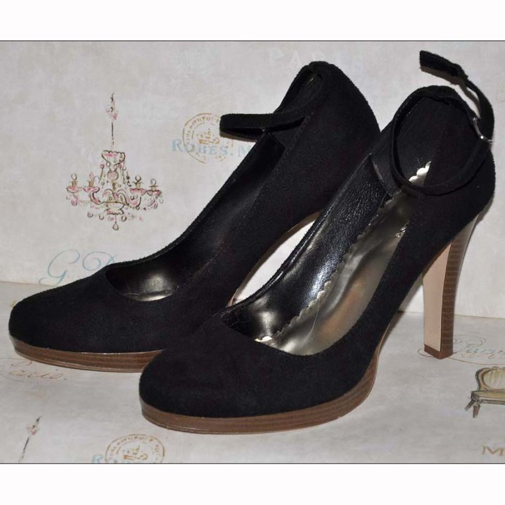Delicious Low Platform Style Faux Suede & Woodgrain Ankle Buckle Heels